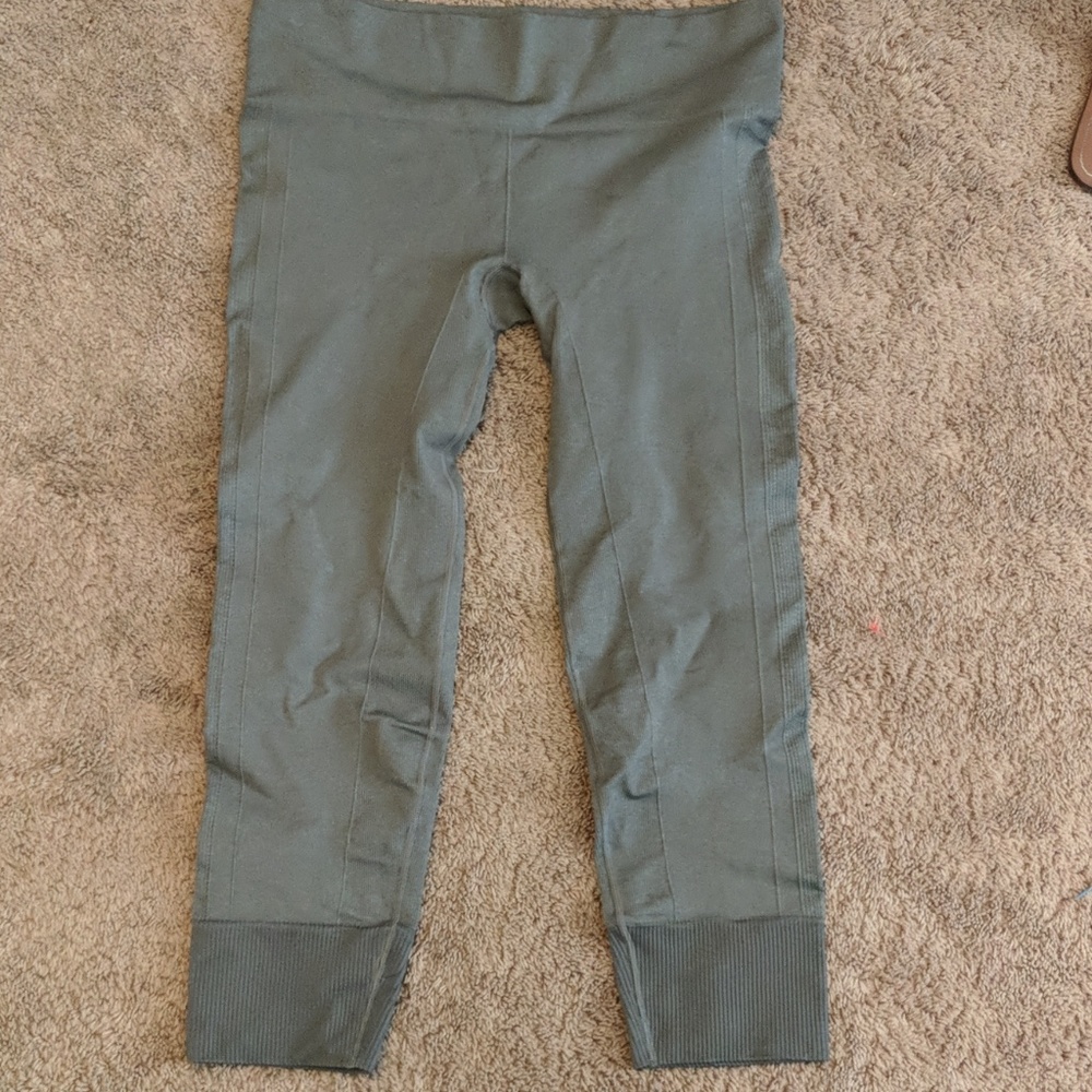 Lululemon Seamless 3/4 yoga pants
